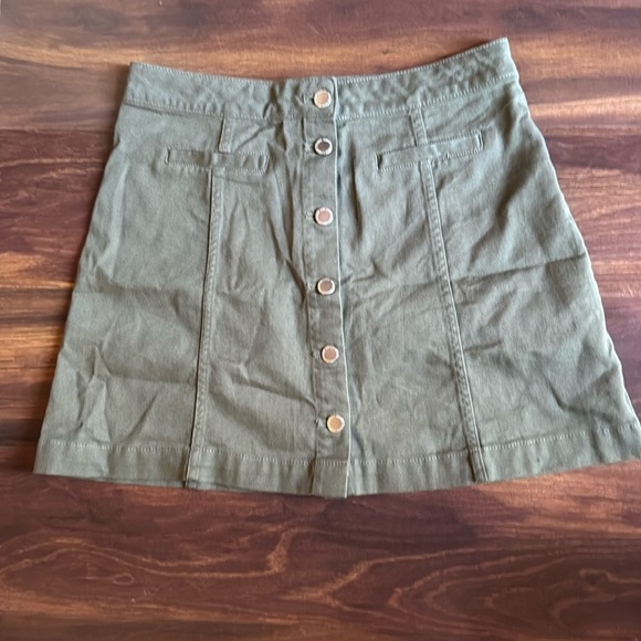H&M Divided Button-Down Mini Skirt Size 6 - Picture 1 of 6